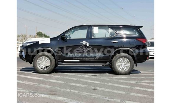 Nunua Imported Toyota Fortuner Nyeusi Gari ndani ya Import - Dubai nchini Kati Kenya Nunua Imported Toyota Fortuner Nyeusi Gari ndani ya Import - Dubai nchini Kati Kenya
