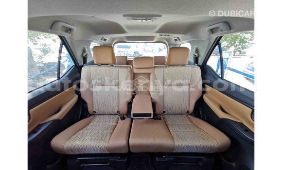 Nunua Imported Toyota Fortuner Nyeusi Gari ndani ya Import - Dubai nchini Kati Kenya Nunua Imported Toyota Fortuner Nyeusi Gari ndani ya Import - Dubai nchini Kati Kenya