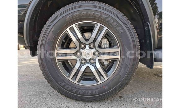 Nunua Imported Toyota Fortuner Nyeusi Gari ndani ya Import - Dubai nchini Kati Kenya Nunua Imported Toyota Fortuner Nyeusi Gari ndani ya Import - Dubai nchini Kati Kenya