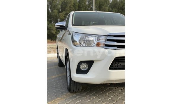 Imported Toyota Hilux White Makiinaa iti Import - Dubai keessatti Central Kenya keessatti Imported Toyota Hilux White Makiinaa iti Import - Dubai keessatti Central Kenya keessatti