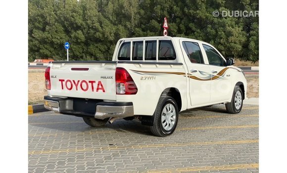 Imported Toyota Hilux White Makiinaa iti Import - Dubai keessatti Central Kenya keessatti Imported Toyota Hilux White Makiinaa iti Import - Dubai keessatti Central Kenya keessatti