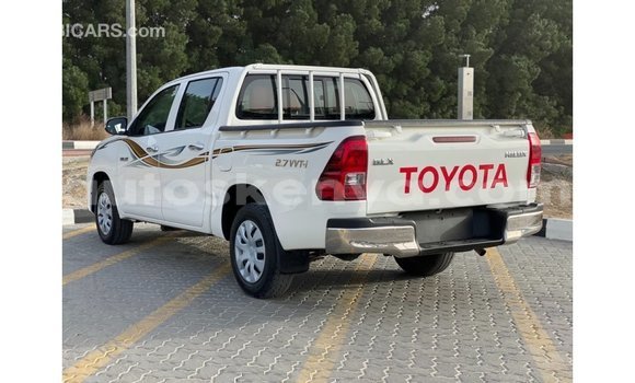 Imported Toyota Hilux White Makiinaa iti Import - Dubai keessatti Central Kenya keessatti Imported Toyota Hilux White Makiinaa iti Import - Dubai keessatti Central Kenya keessatti