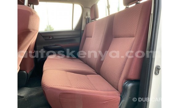 Imported Toyota Hilux White Makiinaa iti Import - Dubai keessatti Central Kenya keessatti Imported Toyota Hilux White Makiinaa iti Import - Dubai keessatti Central Kenya keessatti