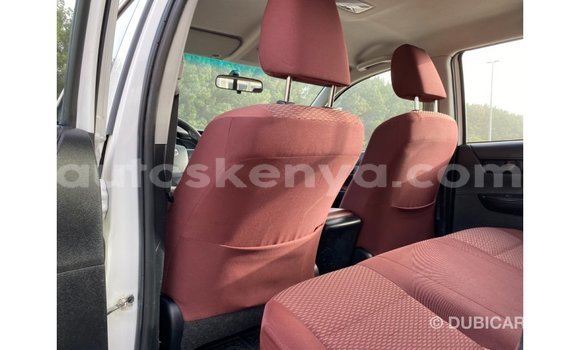 Imported Toyota Hilux White Makiinaa iti Import - Dubai keessatti Central Kenya keessatti Imported Toyota Hilux White Makiinaa iti Import - Dubai keessatti Central Kenya keessatti