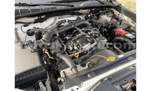 Imported Toyota Hilux White Makiinaa iti Import - Dubai keessatti Central Kenya keessatti Imported Toyota Hilux White Makiinaa iti Import - Dubai keessatti Central Kenya keessatti