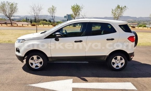 Oofamaa Ford Escort White Makiinaa iti Bute keessatti Northeast Kenya keessatti