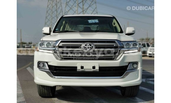 Imported Toyota Land Cruiser White Makiinaa iti Import - Dubai keessatti Central Kenya keessatti Imported Toyota Land Cruiser White Makiinaa iti Import - Dubai keessatti Central Kenya keessatti