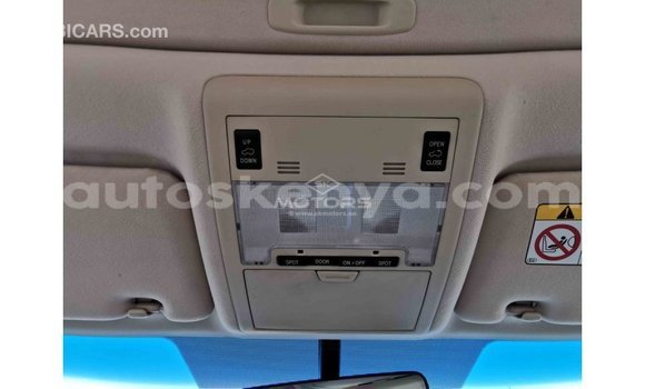 Imported Toyota Land Cruiser White Makiinaa iti Import - Dubai keessatti Central Kenya keessatti Imported Toyota Land Cruiser White Makiinaa iti Import - Dubai keessatti Central Kenya keessatti