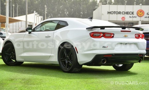 Nunua Imported Chevrolet Camaro Nyeupe Gari ndani ya Import - Dubai nchini Kati Kenya Nunua Imported Chevrolet Camaro Nyeupe Gari ndani ya Import - Dubai nchini Kati Kenya