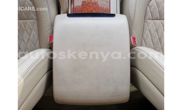 Nunua Imported Toyota Land Cruiser Nyeusi Gari ndani ya Import - Dubai nchini Kati Kenya Nunua Imported Toyota Land Cruiser Nyeusi Gari ndani ya Import - Dubai nchini Kati Kenya