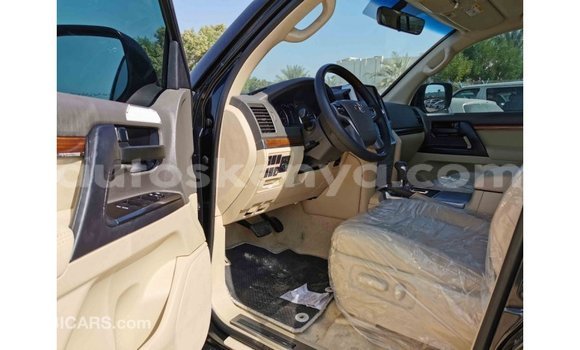 Imported Toyota Land Cruiser Black Makiinaa iti Import - Dubai keessatti Central Kenya keessatti Imported Toyota Land Cruiser Black Makiinaa iti Import - Dubai keessatti Central Kenya keessatti