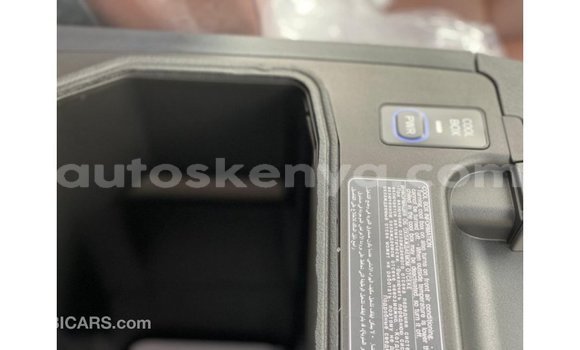 Nunua Imported Toyota Land Cruiser Nyeupe Gari ndani ya Import - Dubai nchini Kati Kenya Nunua Imported Toyota Land Cruiser Nyeupe Gari ndani ya Import - Dubai nchini Kati Kenya
