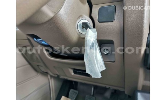 Nunua Imported Toyota Land Cruiser Nyeupe Gari ndani ya Import - Dubai nchini Kati Kenya Nunua Imported Toyota Land Cruiser Nyeupe Gari ndani ya Import - Dubai nchini Kati Kenya