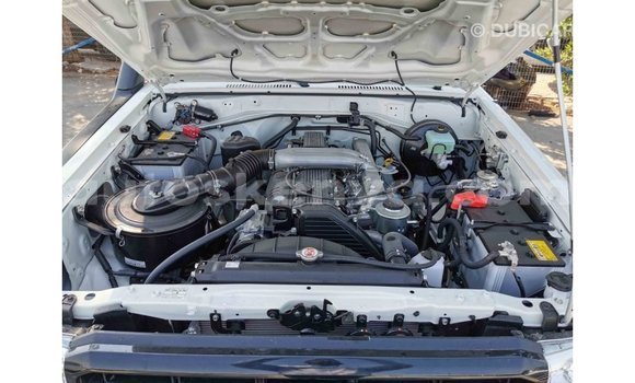 Nunua Imported Toyota Land Cruiser Nyeupe Gari ndani ya Import - Dubai nchini Kati Kenya Nunua Imported Toyota Land Cruiser Nyeupe Gari ndani ya Import - Dubai nchini Kati Kenya