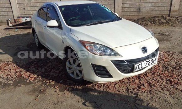 Oofamaa Mazda Axela White Makiinaa iti Nairobi keessatti Nairobi keessatti