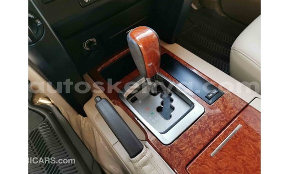 Imported Toyota Land Cruiser Black Makiinaa iti Import - Dubai keessatti Central Kenya keessatti Imported Toyota Land Cruiser Black Makiinaa iti Import - Dubai keessatti Central Kenya keessatti