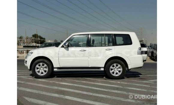 Imported Mitsubishi Pajero White Makiinaa iti Import - Dubai keessatti Central Kenya keessatti Imported Mitsubishi Pajero White Makiinaa iti Import - Dubai keessatti Central Kenya keessatti