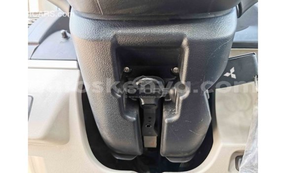 Buy Import Mitsubishi Pajero White Car in Import - Dubai in Central Kenya Buy Import Mitsubishi Pajero White Car in Import - Dubai in Central Kenya