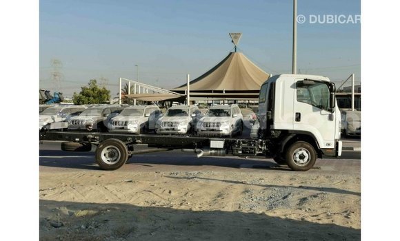 Nunua Imported Isuzu Bighorn Nyeupe Lori ndani ya Import - Dubai nchini Kati Kenya Nunua Imported Isuzu Bighorn Nyeupe Lori ndani ya Import - Dubai nchini Kati Kenya