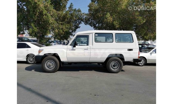 Buy Import Toyota Land Cruiser White Car in Import - Dubai in Central Kenya Buy Import Toyota Land Cruiser White Car in Import - Dubai in Central Kenya