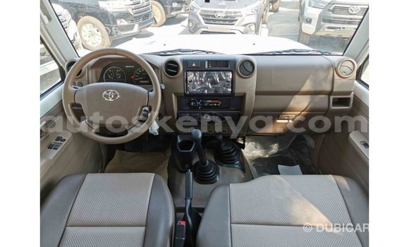 Buy Import Toyota Land Cruiser White Car in Import - Dubai in Central Kenya Buy Import Toyota Land Cruiser White Car in Import - Dubai in Central Kenya