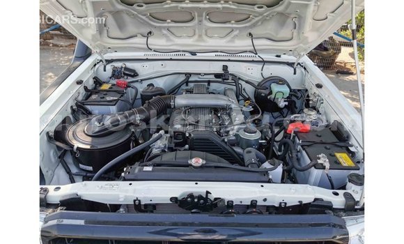 Buy Import Toyota Land Cruiser White Car in Import - Dubai in Central Kenya Buy Import Toyota Land Cruiser White Car in Import - Dubai in Central Kenya