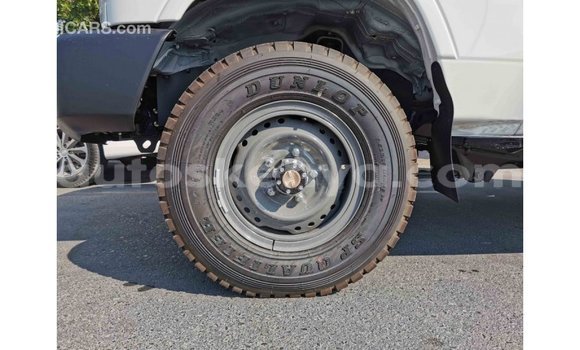 Buy Import Toyota Land Cruiser White Car in Import - Dubai in Central Kenya Buy Import Toyota Land Cruiser White Car in Import - Dubai in Central Kenya