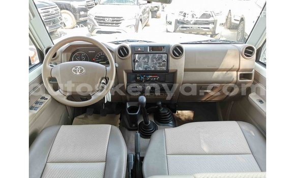 Buy Import Toyota Land Cruiser White Car in Import - Dubai in Central Kenya Buy Import Toyota Land Cruiser White Car in Import - Dubai in Central Kenya
