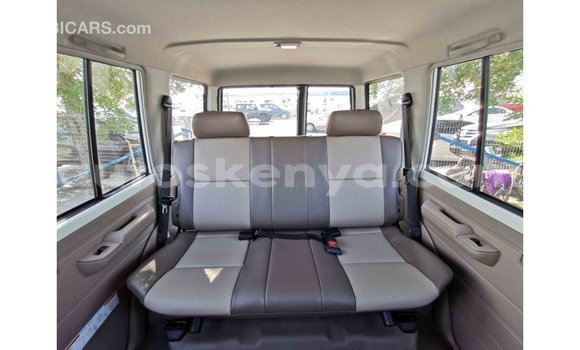 Buy Import Toyota Land Cruiser White Car in Import - Dubai in Central Kenya Buy Import Toyota Land Cruiser White Car in Import - Dubai in Central Kenya