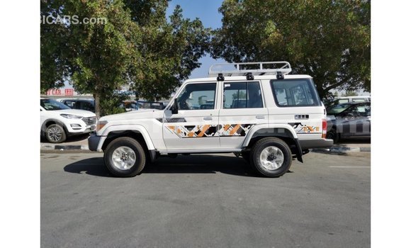 Buy Import Toyota Land Cruiser White Car in Import - Dubai in Central Kenya Buy Import Toyota Land Cruiser White Car in Import - Dubai in Central Kenya