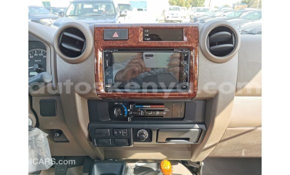Buy Import Toyota Land Cruiser White Car in Import - Dubai in Central Kenya Buy Import Toyota Land Cruiser White Car in Import - Dubai in Central Kenya