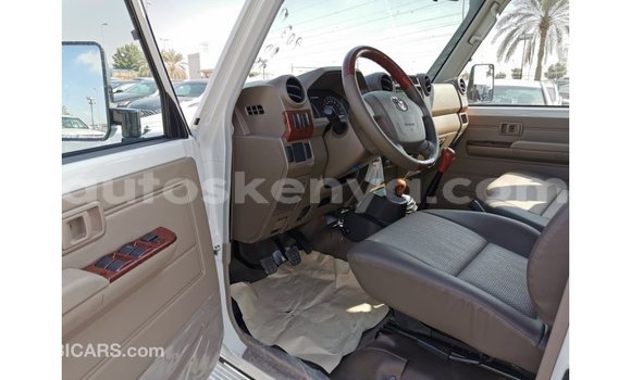 Buy Import Toyota Land Cruiser White Car in Import - Dubai in Central Kenya Buy Import Toyota Land Cruiser White Car in Import - Dubai in Central Kenya