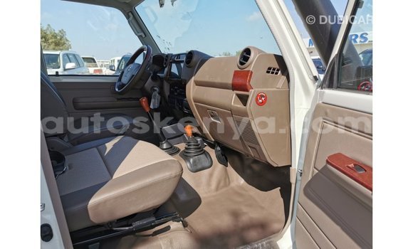 Buy Import Toyota Land Cruiser White Car in Import - Dubai in Central Kenya Buy Import Toyota Land Cruiser White Car in Import - Dubai in Central Kenya