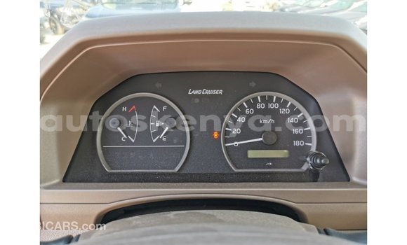 Buy Import Toyota Land Cruiser White Car in Import - Dubai in Central Kenya Buy Import Toyota Land Cruiser White Car in Import - Dubai in Central Kenya