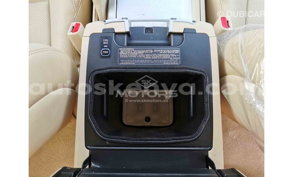 Imported Toyota Land Cruiser White Makiinaa iti Import - Dubai keessatti Central Kenya keessatti Imported Toyota Land Cruiser White Makiinaa iti Import - Dubai keessatti Central Kenya keessatti