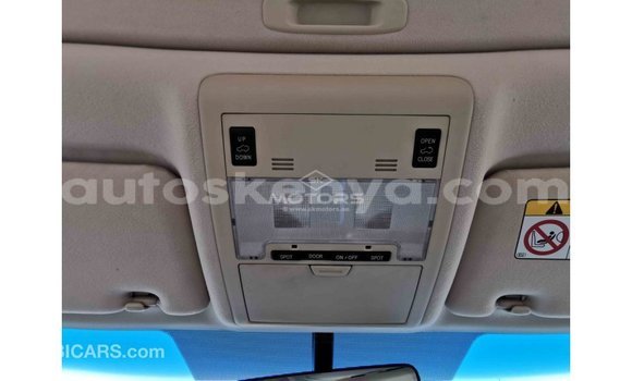 Imported Toyota Land Cruiser White Makiinaa iti Import - Dubai keessatti Central Kenya keessatti Imported Toyota Land Cruiser White Makiinaa iti Import - Dubai keessatti Central Kenya keessatti