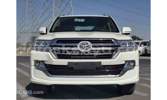 Nunua Imported Toyota Land Cruiser Nyeupe Gari ndani ya Import - Dubai nchini Kati Kenya Nunua Imported Toyota Land Cruiser Nyeupe Gari ndani ya Import - Dubai nchini Kati Kenya