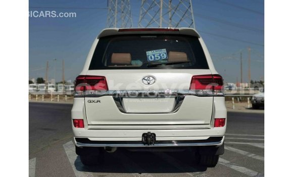 Nunua Imported Toyota Land Cruiser Nyeupe Gari ndani ya Import - Dubai nchini Kati Kenya Nunua Imported Toyota Land Cruiser Nyeupe Gari ndani ya Import - Dubai nchini Kati Kenya