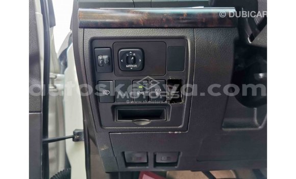 Nunua Imported Toyota Land Cruiser Nyeupe Gari ndani ya Import - Dubai nchini Kati Kenya Nunua Imported Toyota Land Cruiser Nyeupe Gari ndani ya Import - Dubai nchini Kati Kenya