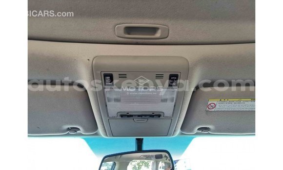 Nunua Imported Toyota Land Cruiser Nyeupe Gari ndani ya Import - Dubai nchini Kati Kenya Nunua Imported Toyota Land Cruiser Nyeupe Gari ndani ya Import - Dubai nchini Kati Kenya
