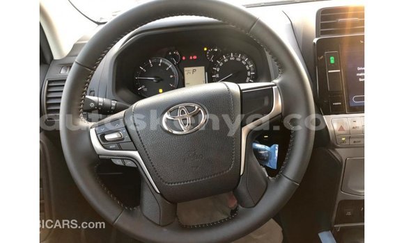 Nunua Imported Toyota Land Cruiser Nyeupe Gari ndani ya Import - Dubai nchini Kati Kenya Nunua Imported Toyota Land Cruiser Nyeupe Gari ndani ya Import - Dubai nchini Kati Kenya