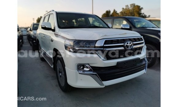 Imported Toyota Land Cruiser White Makiinaa iti Import - Dubai keessatti Central Kenya keessatti Imported Toyota Land Cruiser White Makiinaa iti Import - Dubai keessatti Central Kenya keessatti