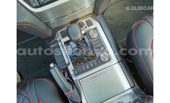 Imported Toyota Land Cruiser White Makiinaa iti Import - Dubai keessatti Central Kenya keessatti Imported Toyota Land Cruiser White Makiinaa iti Import - Dubai keessatti Central Kenya keessatti