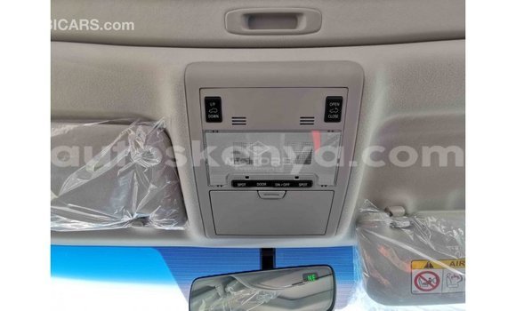 Imported Toyota Land Cruiser White Makiinaa iti Import - Dubai keessatti Central Kenya keessatti Imported Toyota Land Cruiser White Makiinaa iti Import - Dubai keessatti Central Kenya keessatti