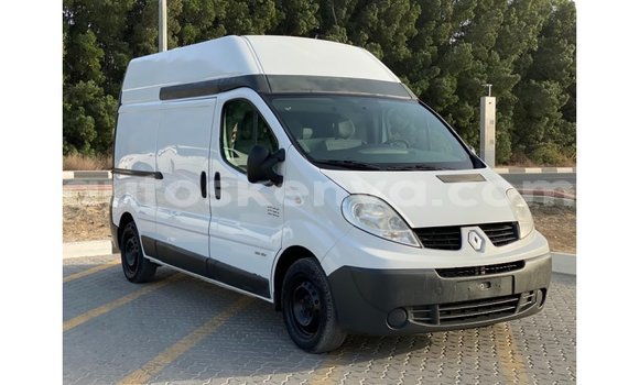 Buy Import Renault 6 White Car in Import - Dubai in Central Kenya