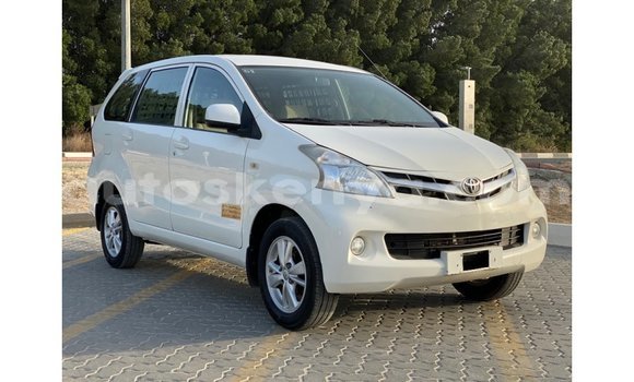 Imported Toyota Avanza White Makiinaa iti Import - Dubai keessatti Central Kenya keessatti