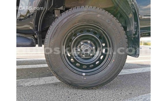 Nunua Imported Toyota Hilux Nyeusi Gari ndani ya Import - Dubai nchini Kati Kenya Nunua Imported Toyota Hilux Nyeusi Gari ndani ya Import - Dubai nchini Kati Kenya