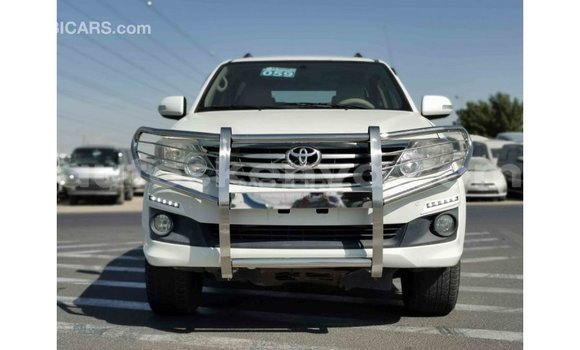 Imported Toyota Fortuner White Makiinaa iti Import - Dubai keessatti Central Kenya keessatti Imported Toyota Fortuner White Makiinaa iti Import - Dubai keessatti Central Kenya keessatti