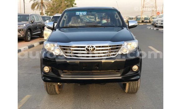 Nunua Imported Toyota Fortuner Nyeusi Gari ndani ya Import - Dubai nchini Kati Kenya Nunua Imported Toyota Fortuner Nyeusi Gari ndani ya Import - Dubai nchini Kati Kenya