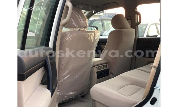Nunua Imported Toyota Land Cruiser Nyeupe Gari ndani ya Import - Dubai nchini Kati Kenya Nunua Imported Toyota Land Cruiser Nyeupe Gari ndani ya Import - Dubai nchini Kati Kenya